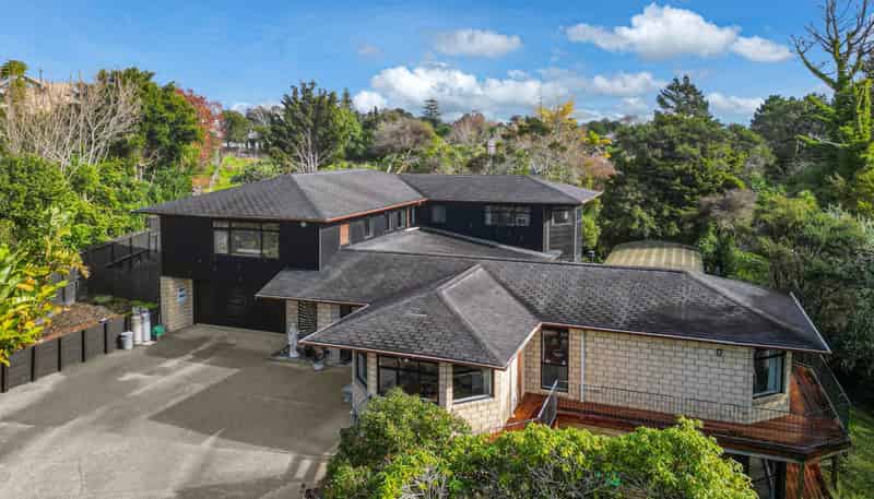 3 Oakford Park Crescent, Greenhithe