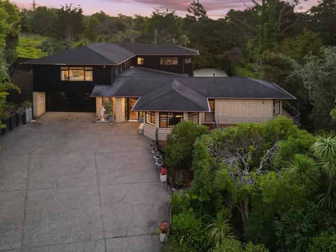 3 Oakford Park Crescent, Greenhithe