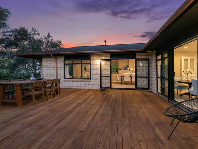 3 Oakford Park Crescent, Greenhithe