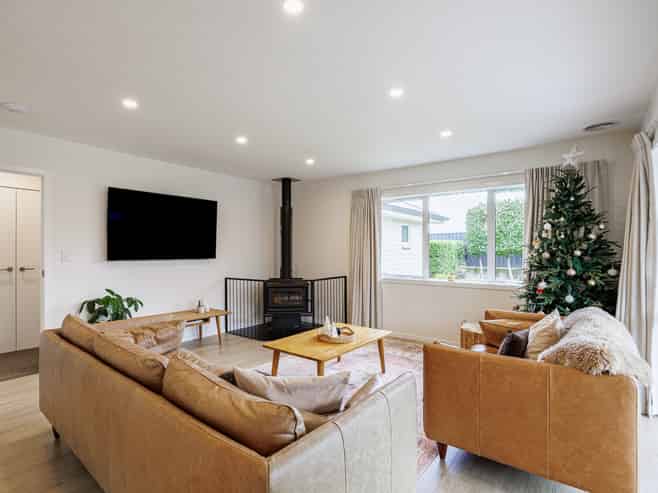 31 Hikawera Drive, Frimley