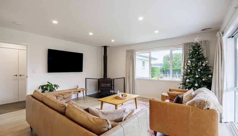 31 Hikawera Drive, Frimley