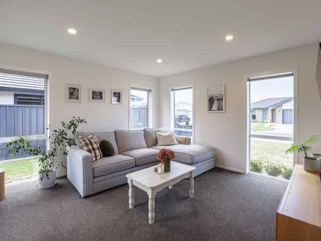 31 Hikawera Drive, Frimley