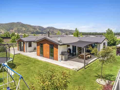 9 Isthmus Place, Lake Hawea