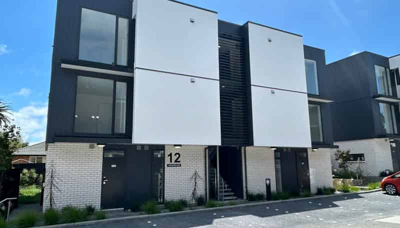 2/12 Treasure Lane, Te Atatu South