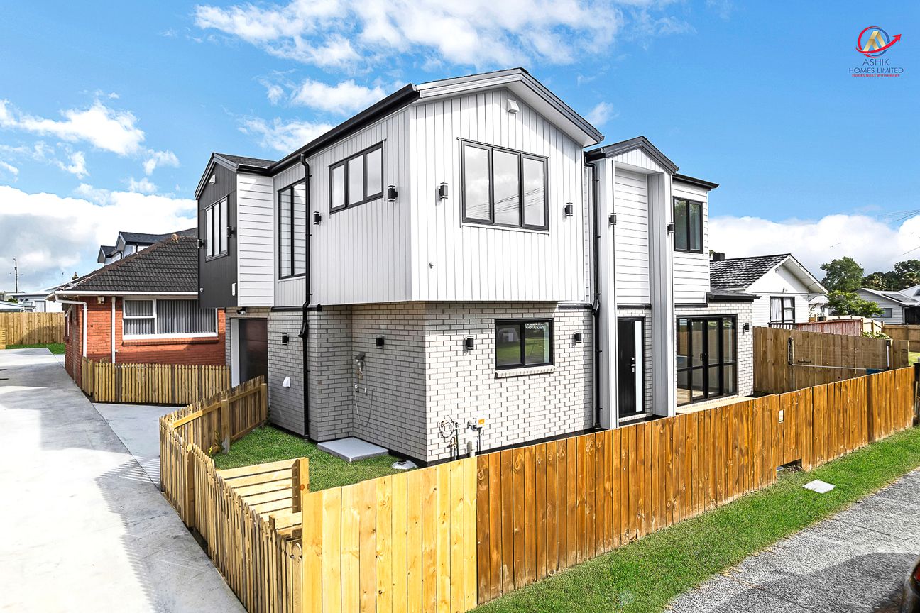 BEST HOUSE IN BEST STREET - URGENT SALE - Widok 2