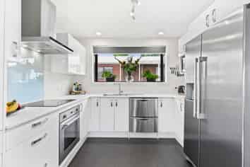 45 John Dee Crescent, RED BEACH