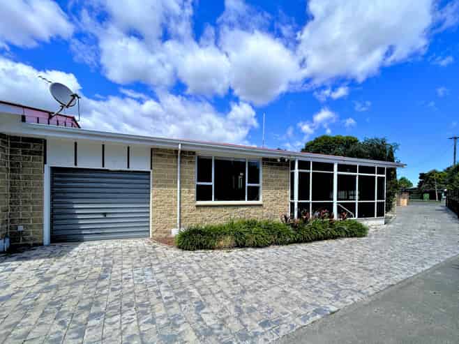 11A Burden Street, Redwoodtown