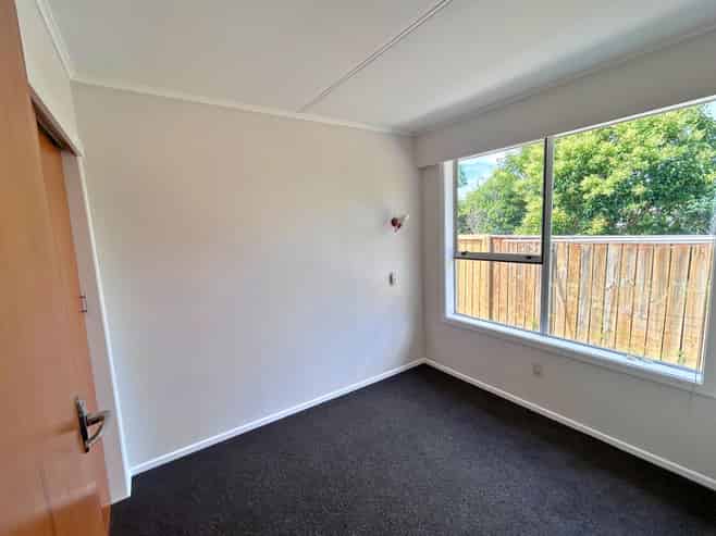 11A Burden Street, Redwoodtown