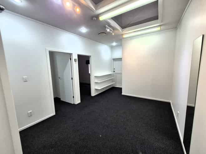 Versatile 80sqm clinic/office