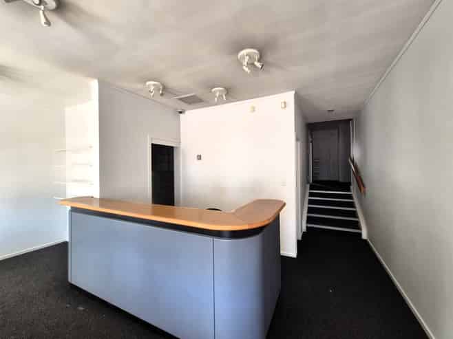 Versatile 80sqm clinic/office