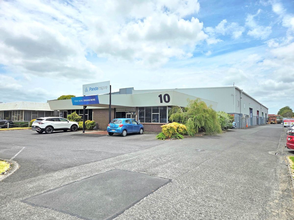 ROADFRONT WAREHOUSE ON LAMBIE DRIVE
