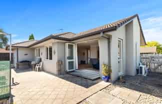 2 Glencoe Court, Pyes Pa