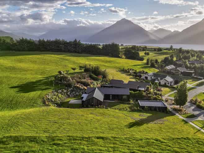 13 Pendeen Crescent, Jacks Point