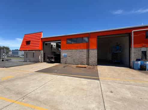 Refreshed Road Frontage Tenancy