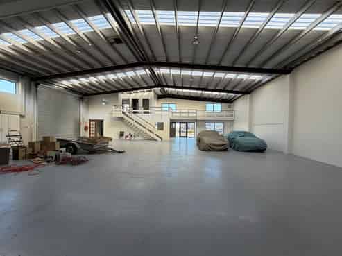 Refreshed Road Frontage Tenancy