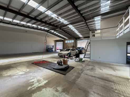 Refreshed Road Frontage Tenancy