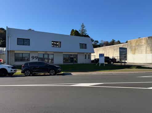 Refreshed Road Frontage Tenancy