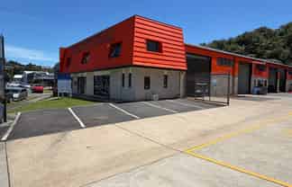 Refreshed Road Frontage Tenancy