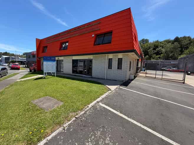 Refreshed Road Frontage Tenancy