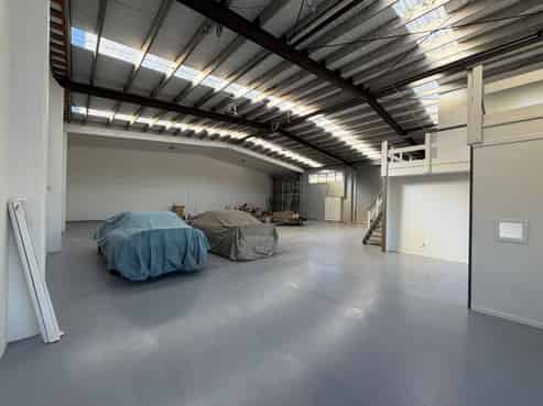 Refreshed Road Frontage Tenancy
