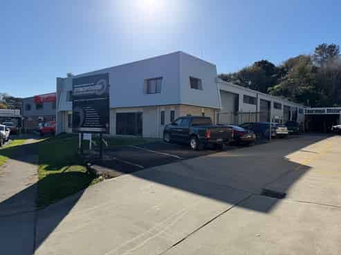 Refreshed Road Frontage Tenancy