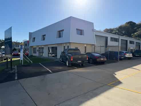 Refreshed Road Frontage Tenancy