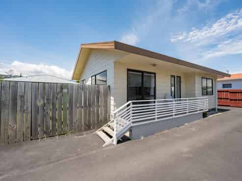 2/116 Parkers Road, Tahunanui