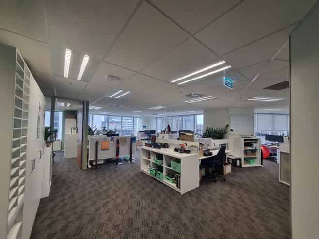 Contiguous Floors on Lambton Quay