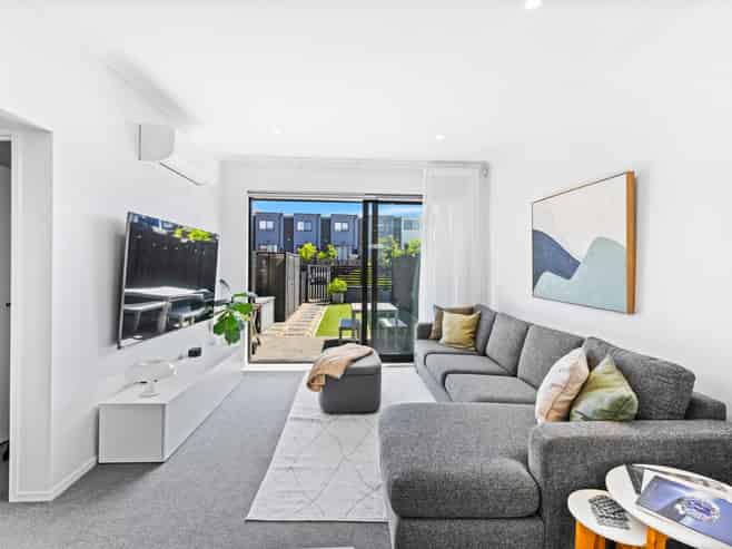 25 David Carnegie Road, Hobsonville