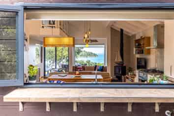 14 Esslin Road, Surfdale