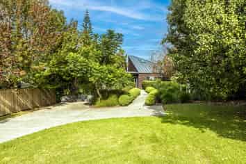 14 Esslin Road, Surfdale