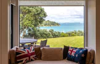 14 Esslin Road, Surfdale