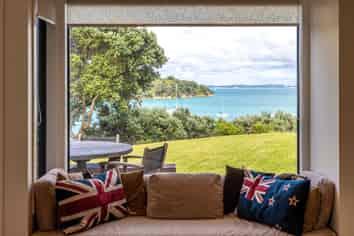 14 Esslin Road, Surfdale