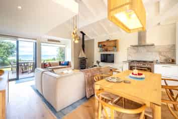 14 Esslin Road, Surfdale