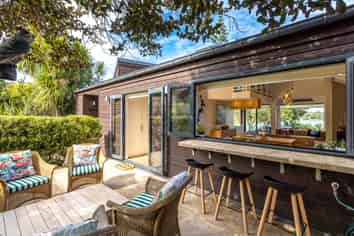 14 Esslin Road, Surfdale