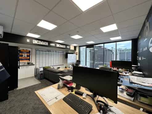 Large functional warehouse / office