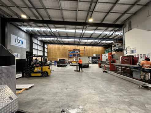 Large functional warehouse / office