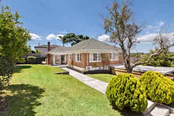 2 Locke Avenue, Hillsborough