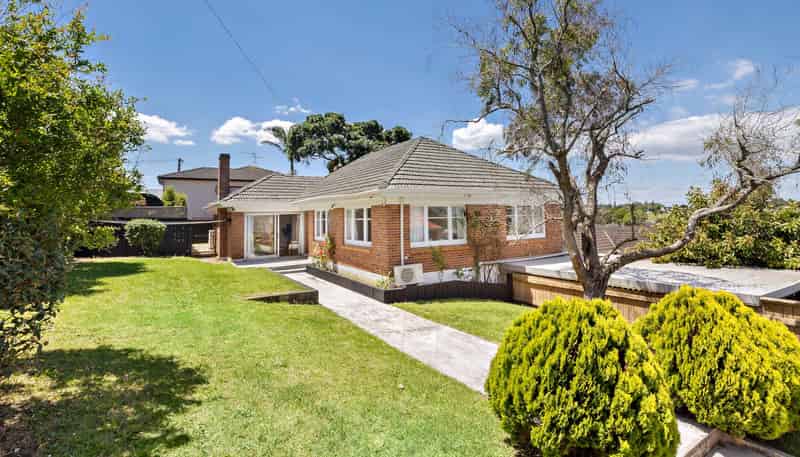 2 Locke Avenue, Hillsborough