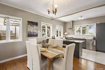 2 Locke Avenue, Hillsborough