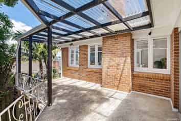 2 Locke Avenue, Hillsborough