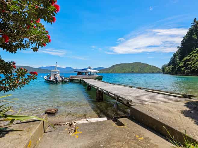  Burneys Beach, Arapaoa Island