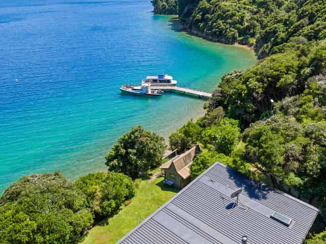  Burneys Beach, Arapaoa Island