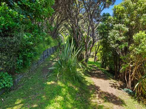  Burneys Beach, Arapaoa Island