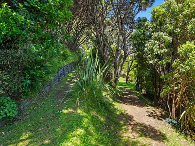  Burneys Beach, Arapaoa Island