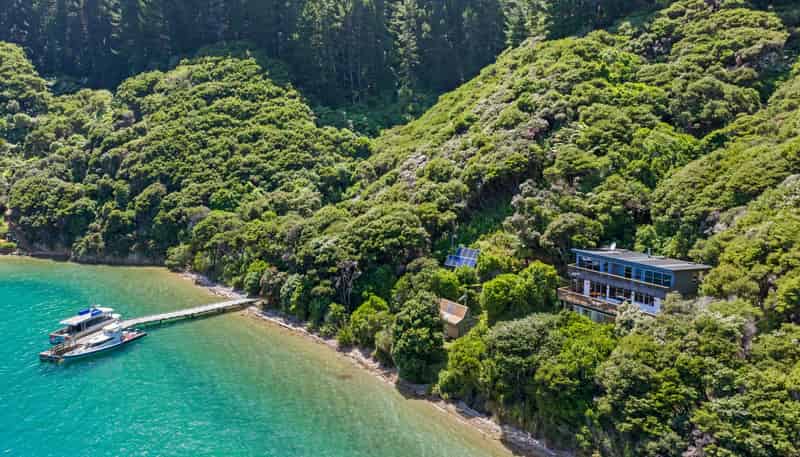  Burneys Beach, Arapaoa Island