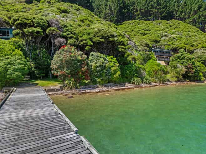  Burneys Beach, Arapaoa Island