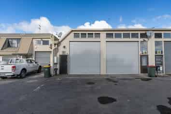 80sqm industrial factory/lock up