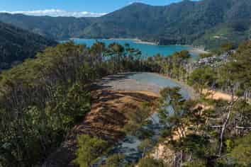 Kanuka Summits, Okiwi Bay