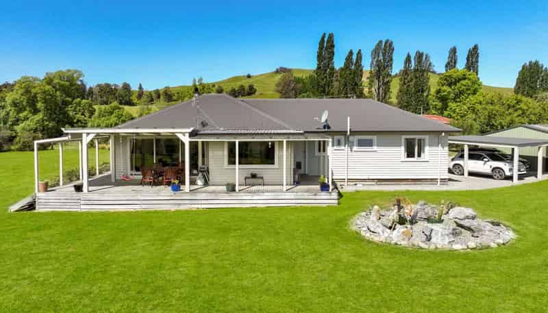 82 Thorn Road, Dovedale